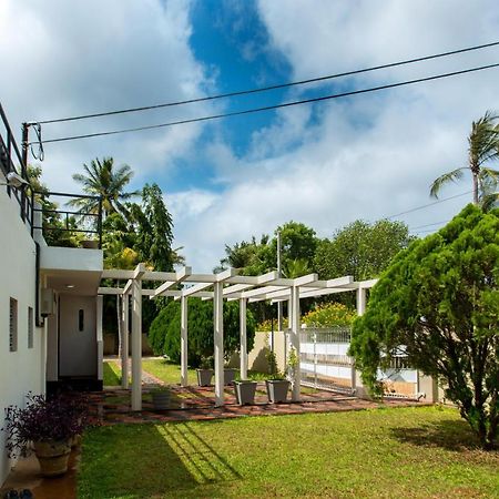 Dayanithi Guest House Jaffna Exterior photo