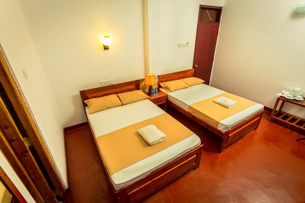 Dayanithi Guest House Jaffna Exterior photo