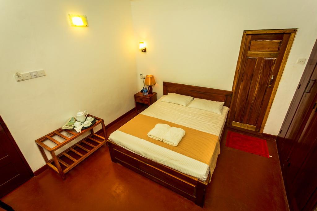 Dayanithi Guest House Jaffna Exterior photo