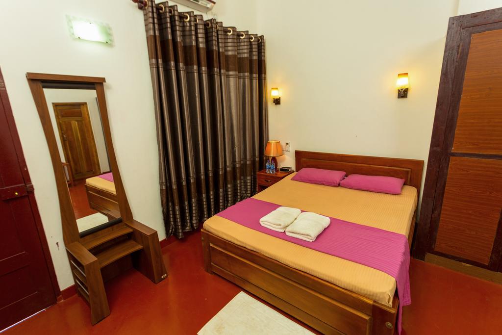 Dayanithi Guest House Jaffna Exterior photo