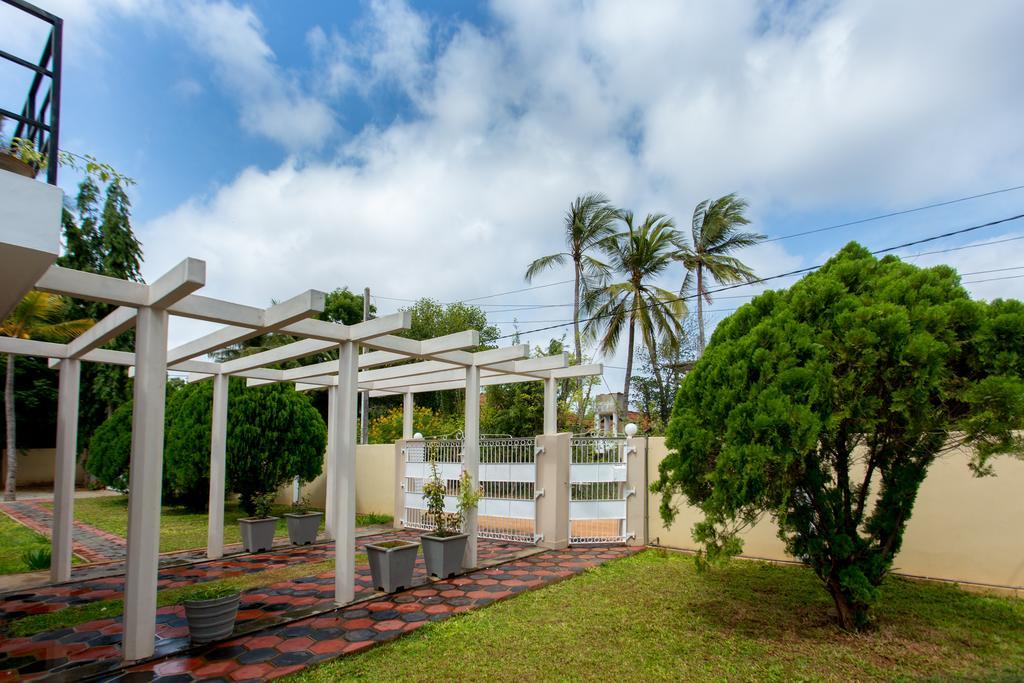Dayanithi Guest House Jaffna Exterior photo