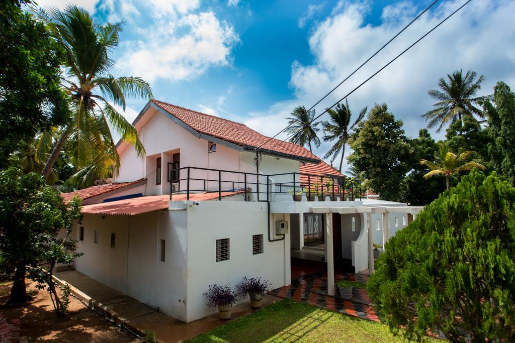 Dayanithi Guest House Jaffna Exterior photo
