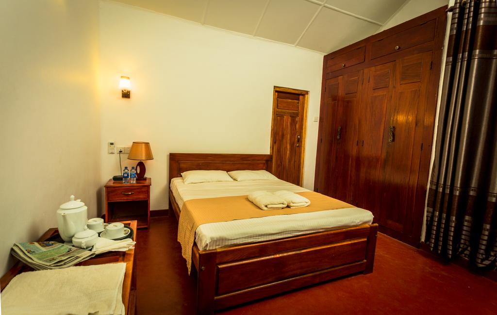 Dayanithi Guest House Jaffna Exterior photo