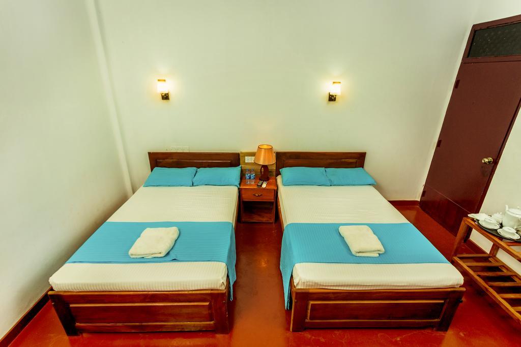 Dayanithi Guest House Jaffna Exterior photo