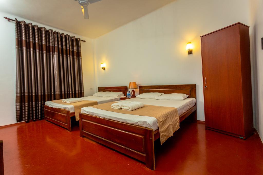 Dayanithi Guest House Jaffna Exterior photo