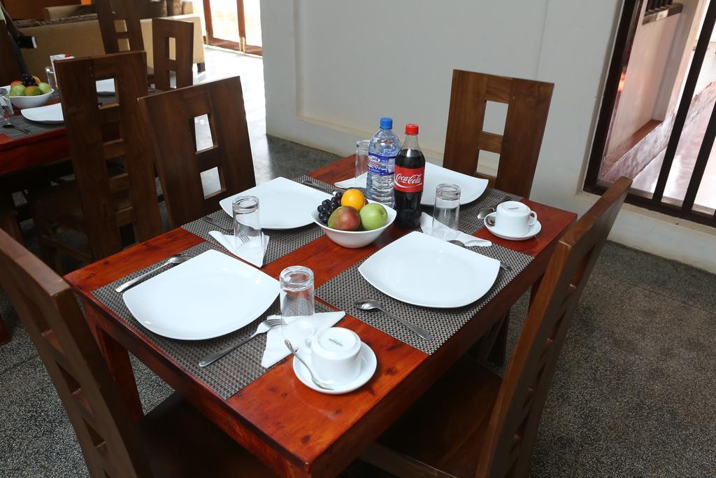 Dayanithi Guest House Jaffna Exterior photo