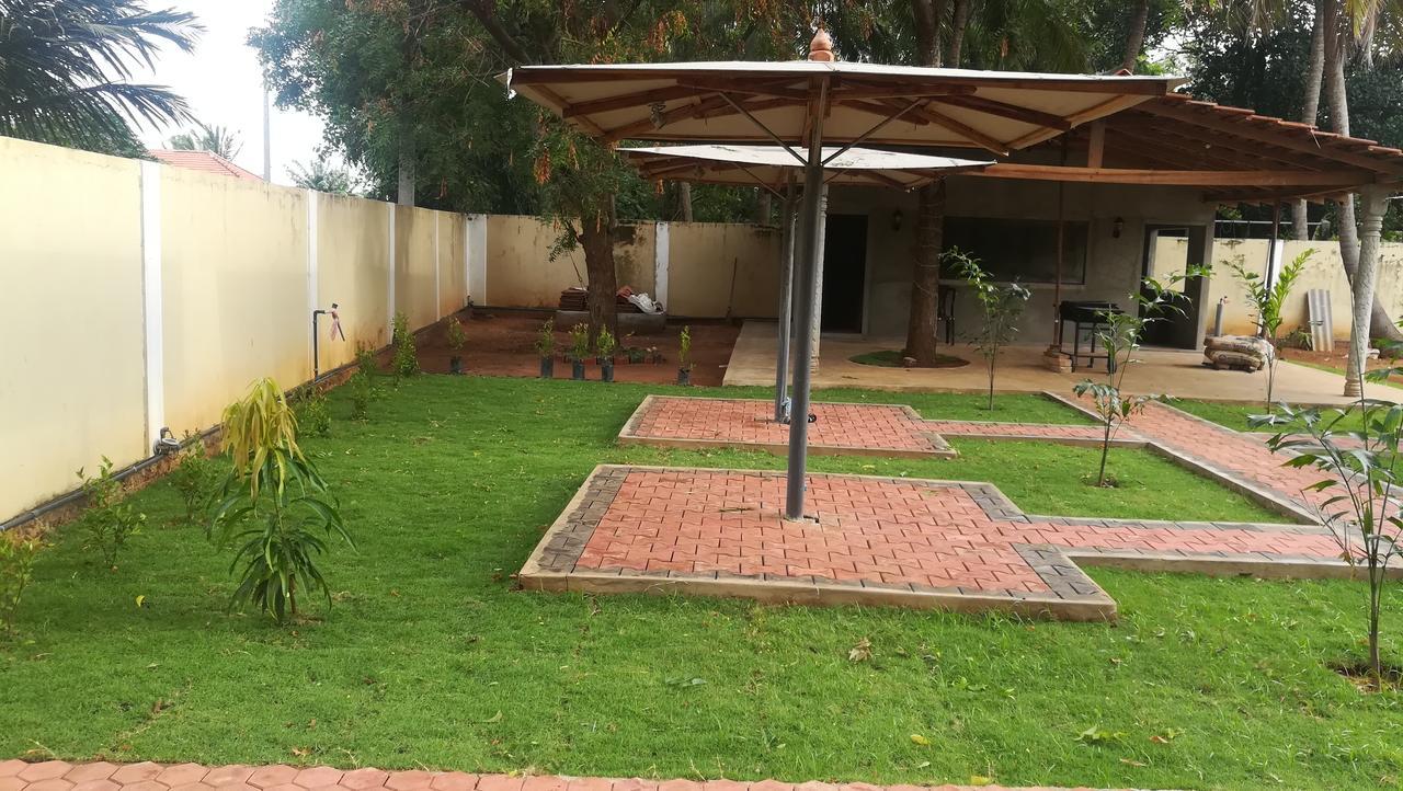 Dayanithi Guest House Jaffna Exterior photo